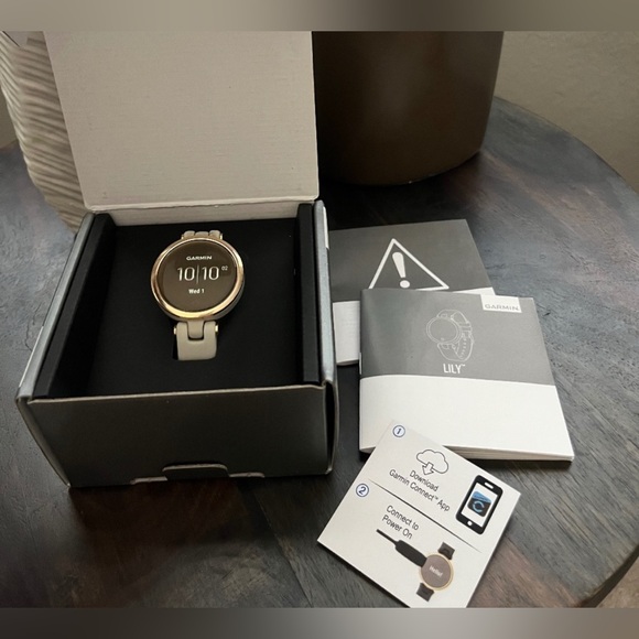 GARMIN LILY SPORT GPS Smartwatch Rose Gold - Picture 2 of 12